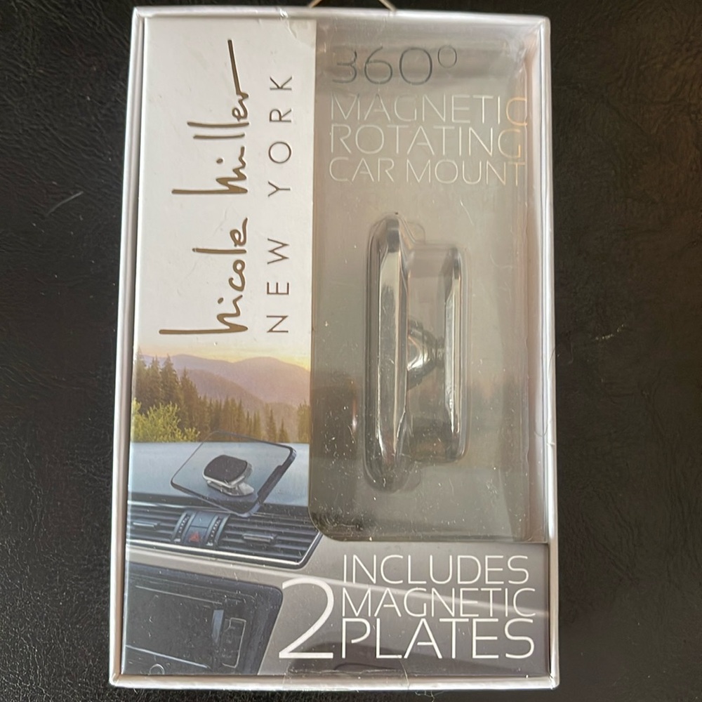 NIB Nicole Miller 360o Rotating Magnetic Car Mount
